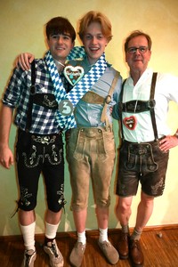 O'zapft is! Erstes Oktoberfest an der Schule Marienau Bild 16